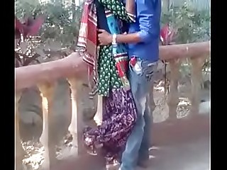 desi teen kissing in park